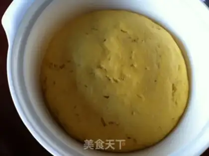 Make Pumpkin double-coloured buns step 1