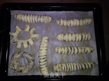 Make caterpillar bread step 5