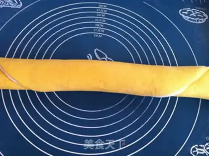 Make Pumpkin double-coloured buns step 5