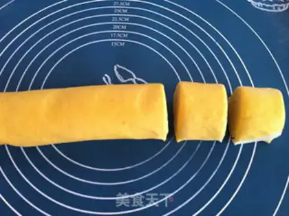 Make Pumpkin double-coloured buns step 6