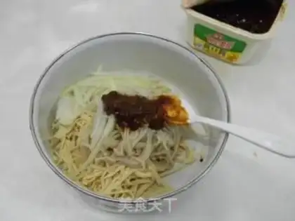 Make Soybeans with golden needle mushrooms step 4
