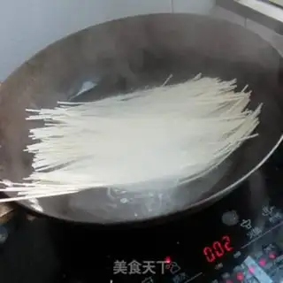 Make Beef carrot noodles step 4