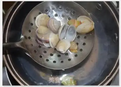 Make Cracking eggs step 1