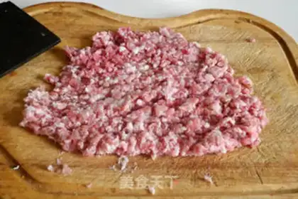 Make Onion pork cage step 0