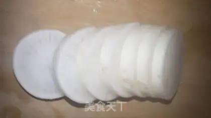 Make Sugar and vinegar radish step 1
