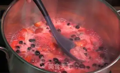 Make Strawberry blueberry jam step 2