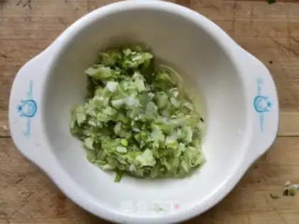 Make Pizza onion step 2