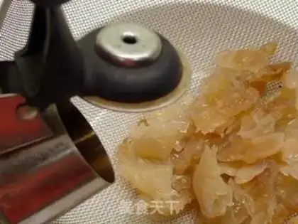 Make The vinegar and the earring step 2
