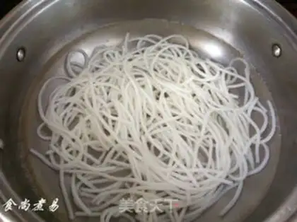 Make Guilin rice powder step 7