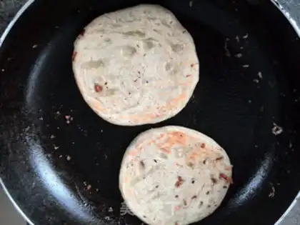 Make Pizza onion step 16