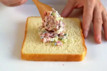Make Bear pocket sandwich step 2