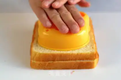 Make Bear pocket sandwich step 3