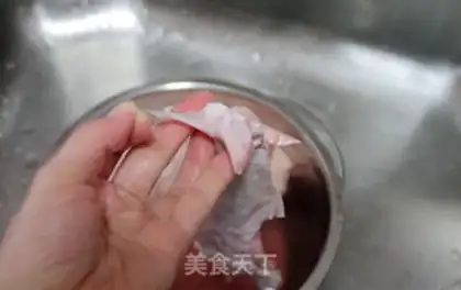 Make The soft twirl against the red-burned cow band step 2