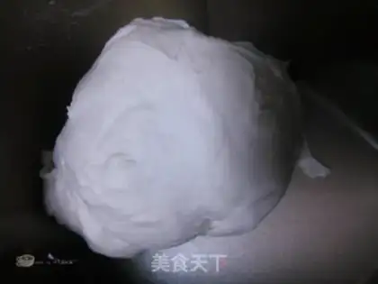 Make Ling Chun, "Bite the Spring" eats the springcake step 1