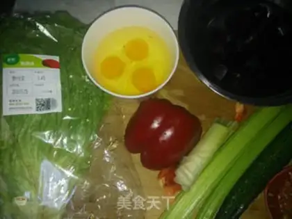 Make Ling Chun, "Bite the Spring" eats the springcake step 2