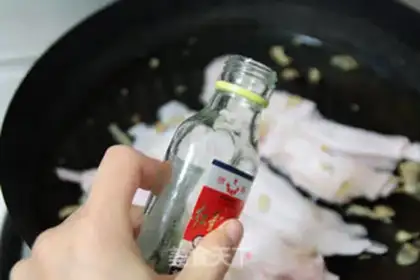 Make The soft twirl against the red-burned cow band step 4