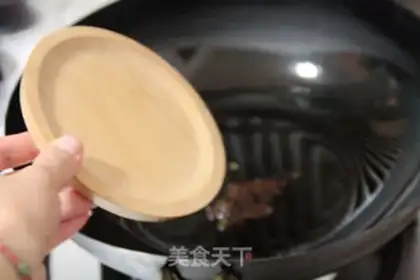 Make The soft twirl against the red-burned cow band step 8