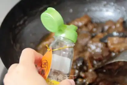 Make The soft twirl against the red-burned cow band step 19