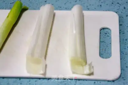 Make The soft twirl against the red-burned cow band step 20