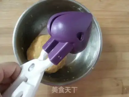 Make Chocolate lollipop cake step 4