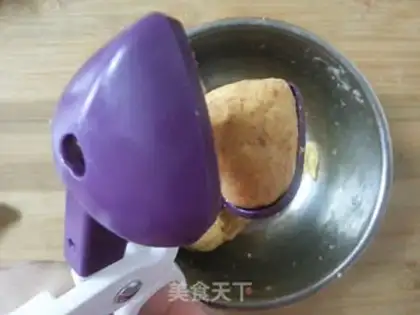 Make Chocolate lollipop cake step 5