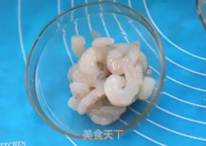 Make Crystal plum shrimp dumplings step 0