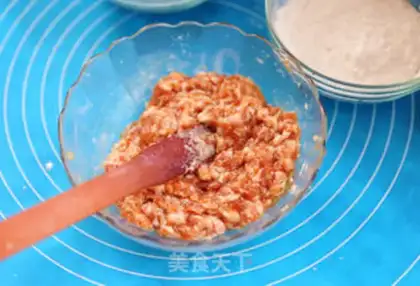 Make Crystal plum shrimp dumplings step 1