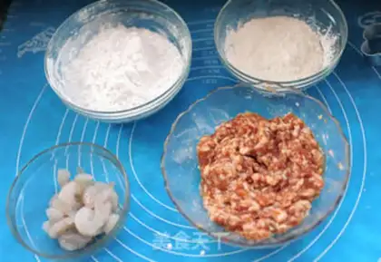 Make Crystal plum shrimp dumplings step 2