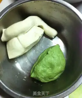 Make Two-coloured dumplings in the spring step 1