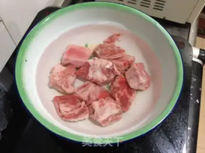 Make Shrimp ribs, sea cucumber soup step 0