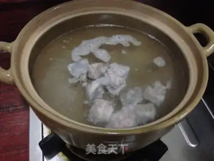 Make Shrimp ribs, sea cucumber soup step 2