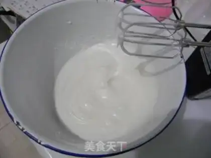 Make Black sesame cake roll step 3