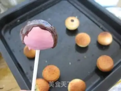Make Girl lollipop cake step 3