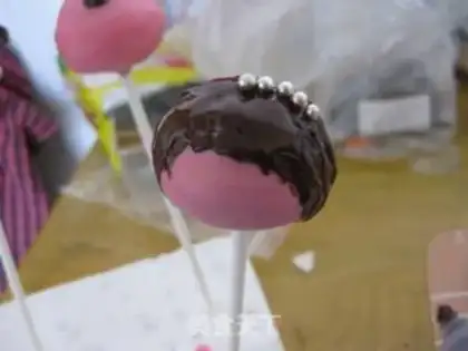 Make Girl lollipop cake step 4