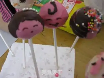 Make Girl lollipop cake step 6