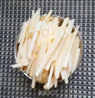 Make Apple Spring Roll step 1