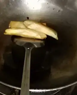 Make Apple Spring Roll step 6