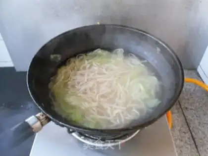 Make Soy sauce noodles step 2
