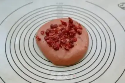 Make Cranberry croissants step 2