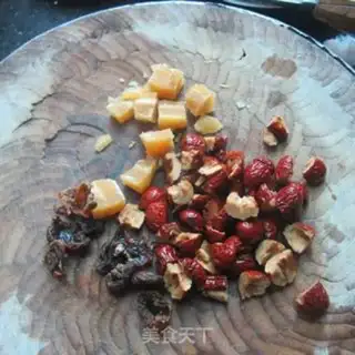 Make Magnetic red dates step 1