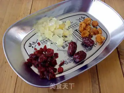 Make Cranberry-tree cinnamon tea step 0
