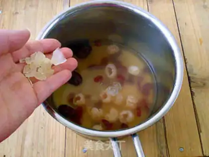 Make Cranberry-tree cinnamon tea step 3