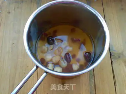 Make Cranberry-tree cinnamon tea step 4