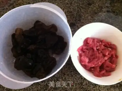Make Three-coloured pretzels step 1