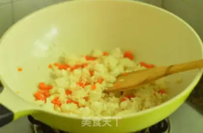 Make Onion egg fried rice step 6