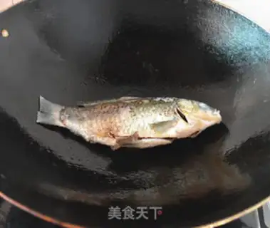 Make Tomato mackerel soup step 1