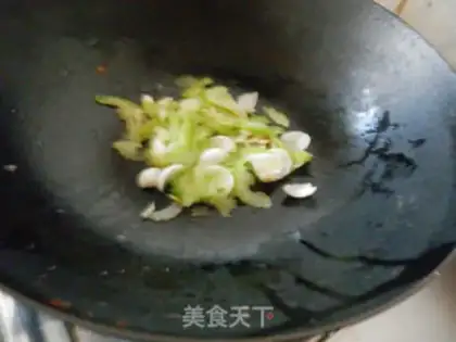 Make Cleaning up the curry lily step 3