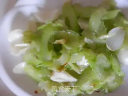 Make Cleaning up the curry lily step 4