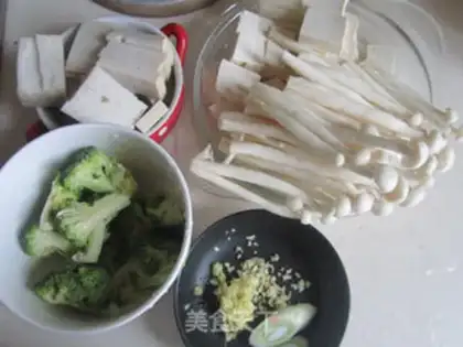 Make Fish-cake tofu pot step 0