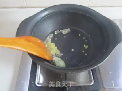 Make Fish-cake tofu pot step 1